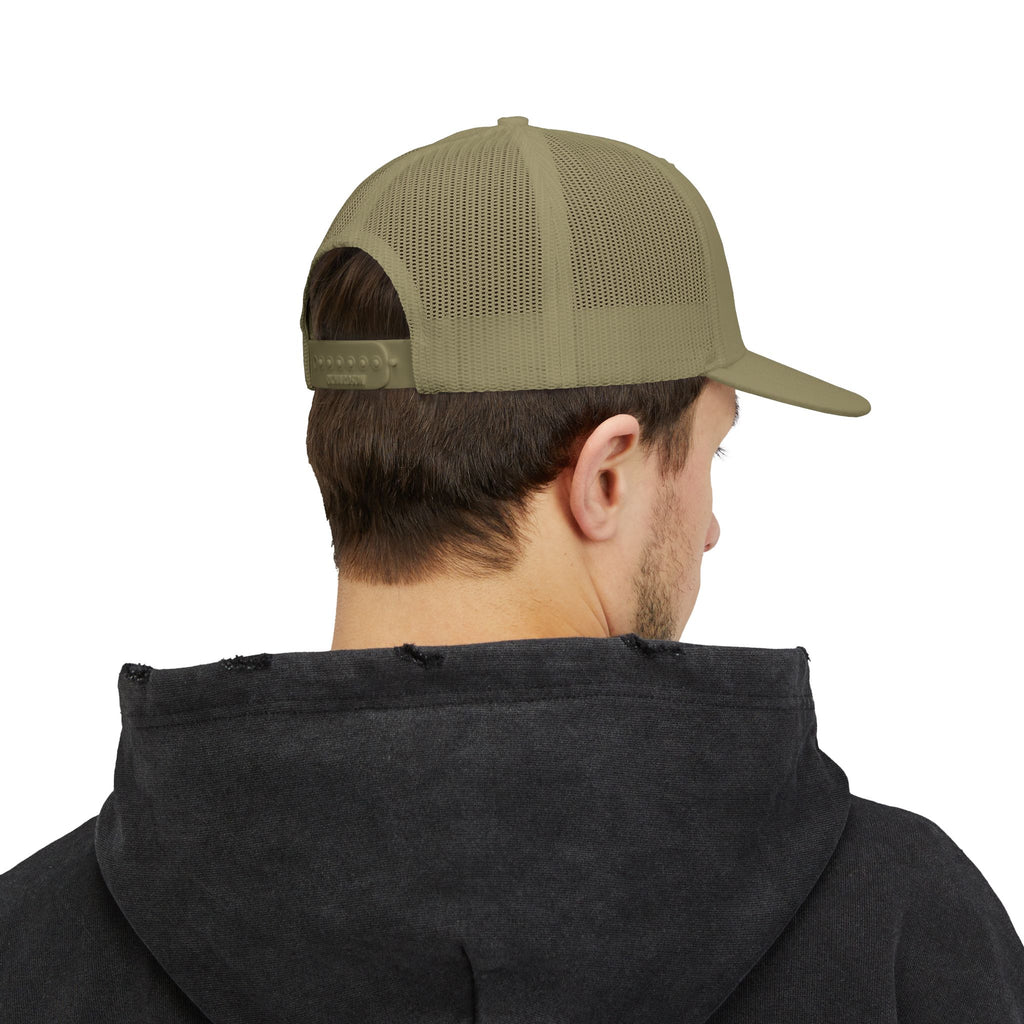 Black & White Trucker Cap with Vintage Mountain Patch – Outdoor Snapback Hat